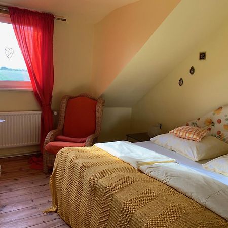 Vierseitenhof Hasenfelde - Ferienwohnung Feldblick Steinhofel Luaran gambar